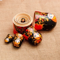 Матрёшка &laquo;Рябинка&raquo;, чёрный платок, 5 кукольная, 18 см