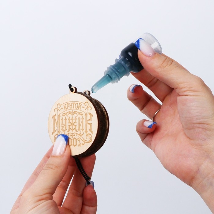 Подарочный набор &laquo;Новый год:  Крутой мужик&raquo;, подвеска автомобильная с пропиткой и ароматизатор, 10 мл