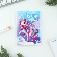 Подарочный набор новогодний  &laquo;Волшебство рядом&raquo;: блокнот, карандаши, наклейки и значок