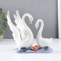Сувенир керамика "Два лебедя в заводи с лотосом" 13 см