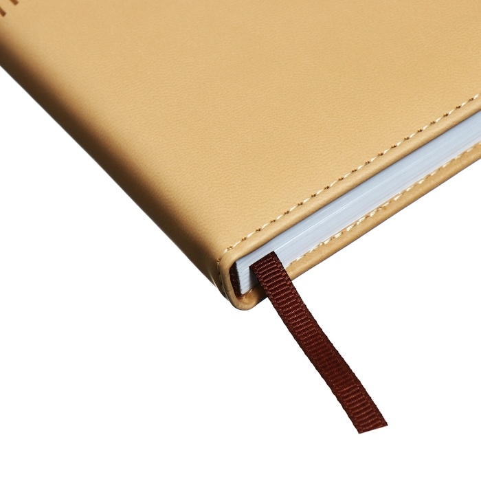 Ежедневник недатированный, А5, 140л, клетка, обл.кожзам, с хлястиком, Полоски бежевый