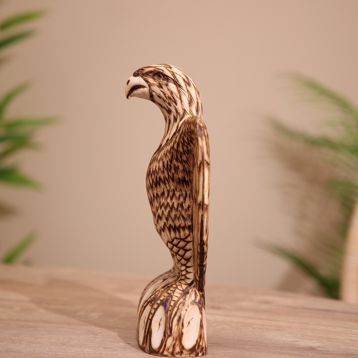 Сувенир "Ястреб" дерево 17х9х25 см