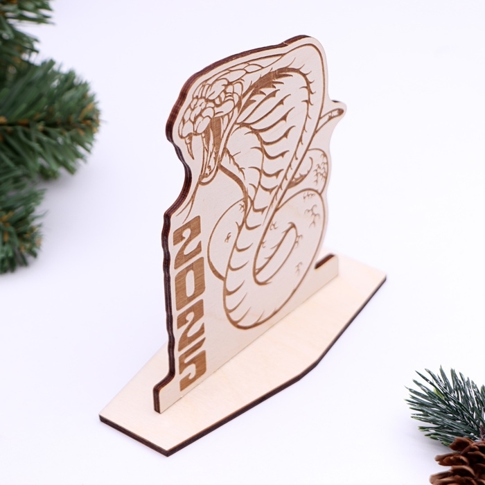 Новый год. Декоративная Подставка с символом года Новый год. Декоративная Подставка с символом года "Кобра 2025", 12,5 х 11,7 х 5 см