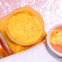 Крем-Скраб для тела обновляющий с персиком 500 мл Крем-Скраб для тела обновляющий с персиком 500 мл