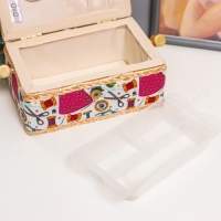 Шкатулка для рукоделия "Рукодельница" 10х13х19,5 см Шкатулка для рукоделия "Рукодельница" 10х13х19,5 см