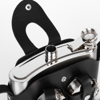 Подарочный набор 4 в 1: фляжка 900 мл, 3 складных стакана по 70 мл, в чехле Подарочный набор 4 в 1: фляжка 900 мл, 3 складных стакана по 70 мл, в чехле