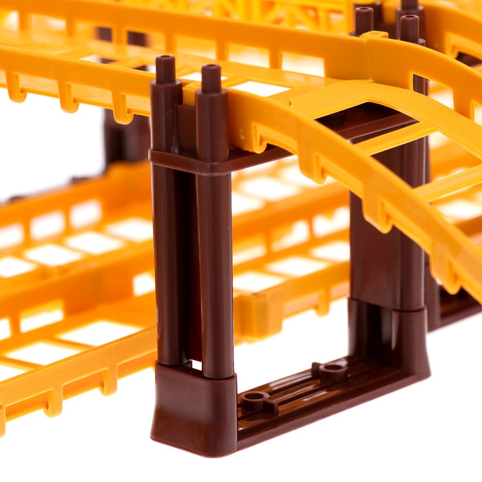 Автотрек &laquo;Стройка&raquo;, с машинкой, краном и фигурками, работает от батареек