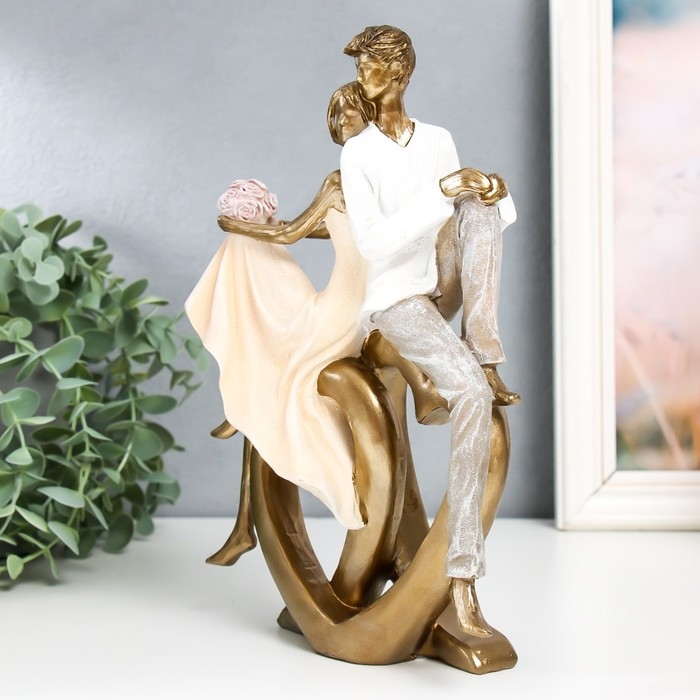 Сувенир полистоун Сувенир полистоун "Влюблённые на двойном сердце" песочный 7,5х17,5х25 см