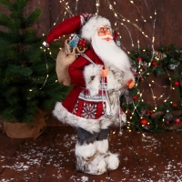 Дед Мороз "С охапкой подарков и в меховых сапожках" 50 см, красный Дед Мороз "С охапкой подарков и в меховых сапожках" 50 см, красный