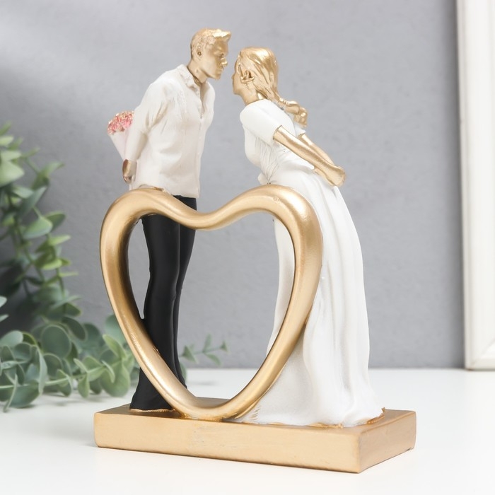 Сувенир полистоун Сувенир полистоун "Встреча влюблённых" чёрно-белый с золотом 6х13,5х19,5 см