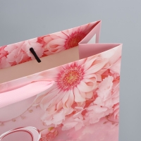 Пакет подарочный ламинированный, упаковка, &laquo;С 8 марта&raquo;, цветы, M 30 х 26 х 9 см