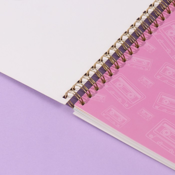 Фотоальбом на спирали 20 листов Фотоальбом на спирали 20 листов "Магнитофон" объёмный элемент + 4 вкладки 24х24 см