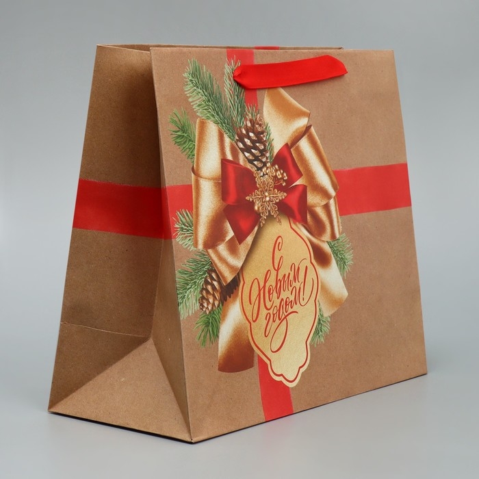 Пакет подарочный новогодний крафтовый горизонтальный &laquo;Подарок в Новый год&raquo;, ML 27 х 23 х 11.5 см, Новый год