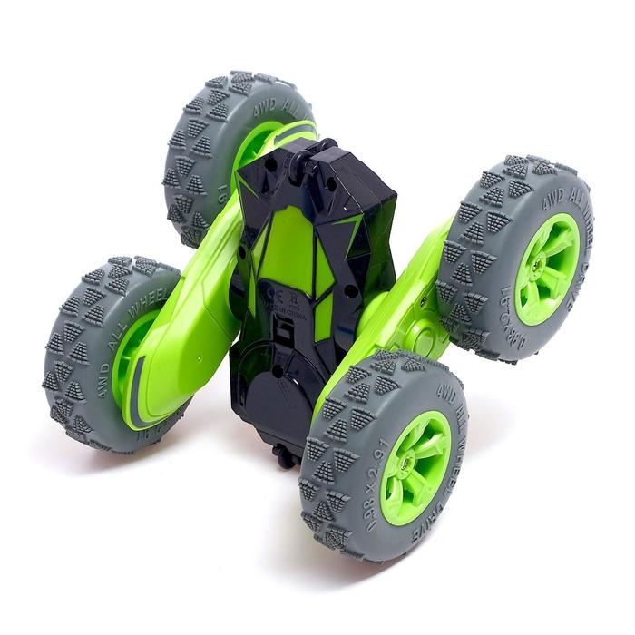 Машина-перевёртыш радиоуправляемая &laquo;Трюкач&raquo;, работает от аккумулятора, цвет зелёный