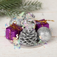 Подсвечник на одну свечу "Мишура волна" шишки, шарик, подарки, 7,5х3,5 см отв d-2 см Подсвечник на одну свечу "Мишура волна" шишки, шарик, подарки, 7,5х3,5 см отв d-2 см