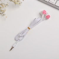 Наушники вакуумные на открытке &laquo;8 марта&raquo;, 11 х 20,8 см