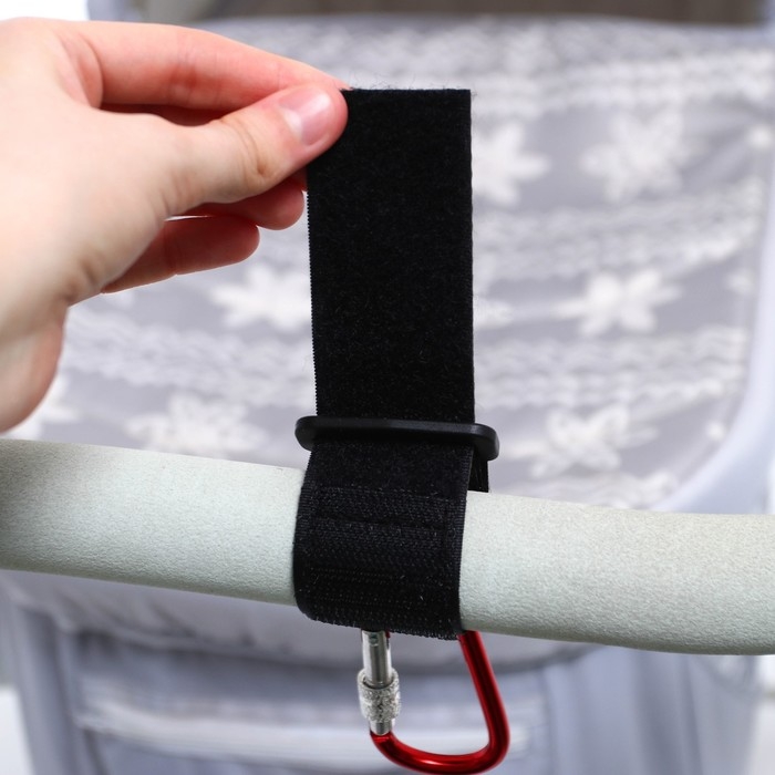 Карабин для сумок на коляску, на липучке, экокожа, цвет черный/красный Карабин для сумок на коляску, на липучке, экокожа, цвет черный/красный