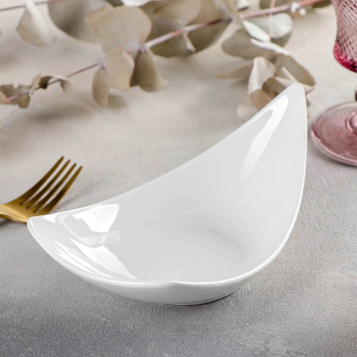 Блюдо фарфоровое овальное Wilmax, 19,5&times;11 см, цвет белый