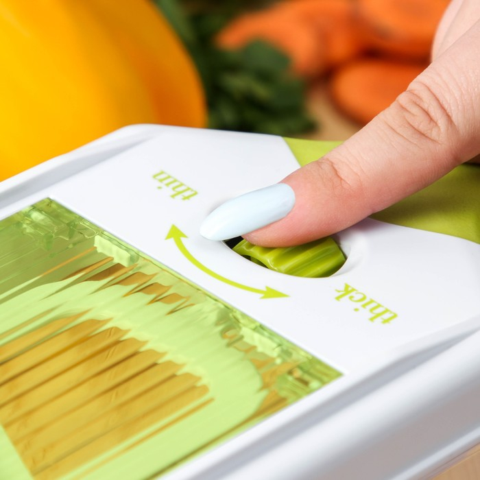 Овощерезка - шинковка со сменными насадками и контейнером Доляна, 6 насадок, 14&times;12,5&times;38,1 см, цвет белый, зелёный