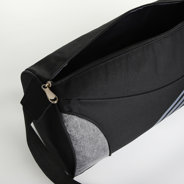 Сумка спортивная на молнии, регулируемый ремень, средний размер, цвет чёрный/серый Сумка спортивная на молнии, регулируемый ремень, средний размер, цвет чёрный/серый