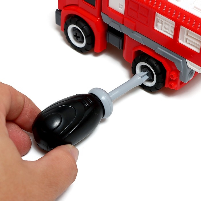 Конструктор винтовой &laquo;Пожарная&raquo;, 2 в 1 робот-машина