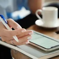 Ручка шариковая Favorite, белая с синим Ручка шариковая Favorite, белая с синим