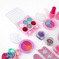 Набор детской косметики в чемодане &laquo;Самой красивой&raquo;, тени, резинки для волос, блески для губ, глиттер, лаки для ногтей, наклейки, пилочка, расчёска, кисти, косметичка