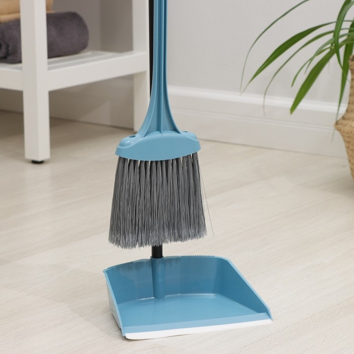 Веник с совком «Ленивка», 19,5×25×90 см, цвет голубой Веник с совком «Ленивка», 19,5×25×90 см, цвет голубой