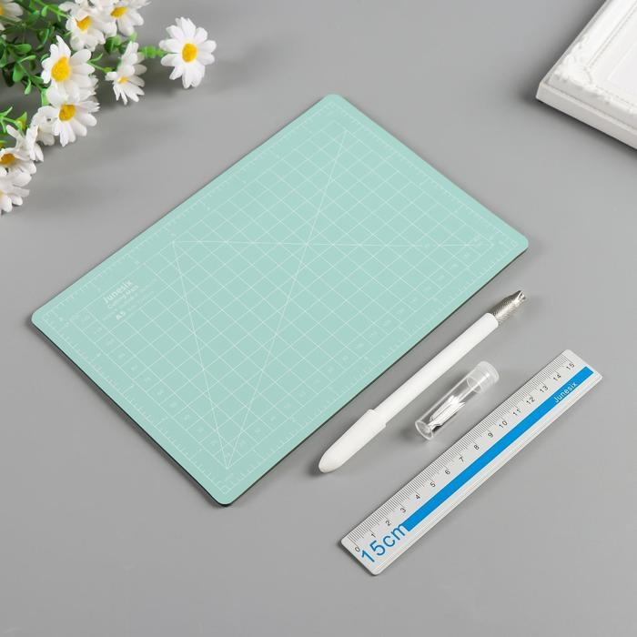 Набор инструментов для творчества: мат А5, нож + 12 лезвий + линейка 15 см Набор инструментов для творчества: мат А5, нож + 12 лезвий + линейка 15 см