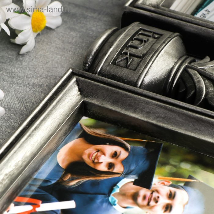 Фоторамка пластик на 3 фото 10х15 см Фоторамка пластик на 3 фото 10х15 см "Линейки и циркуль" серебро с белым 28х34х3 см