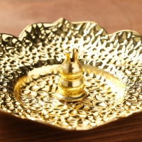 Подставка для любых благовоний "Цветочек", золотистый, 2,3х10 см Подставка для любых благовоний "Цветочек", золотистый, 2,3х10 см