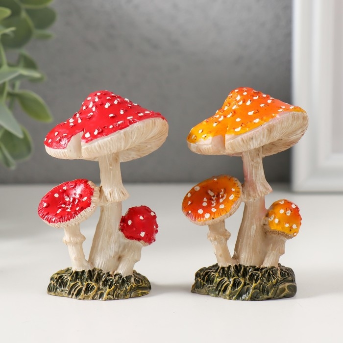 Сувенир полистоун "Три красных мухомора" МИКС 8,9х5,8х5,4 см