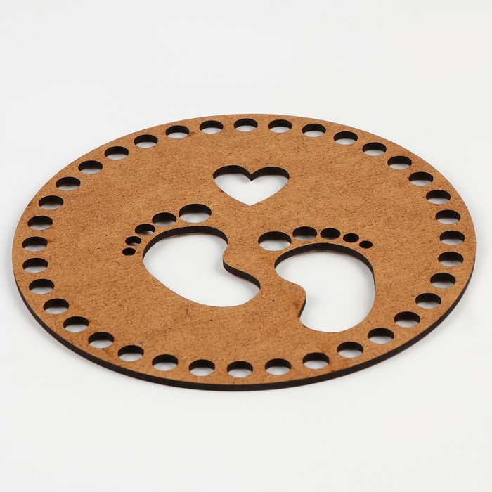 Донышко для вязания резное &laquo;Ножки малыша&raquo;, круг 15 см, хдф 3 мм