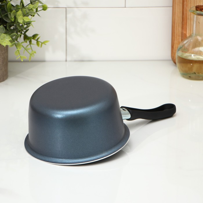 Ковш, 900 мл, пластиковая ручка, антипригарное покрытие, цвет синий Ковш, 900 мл, пластиковая ручка, антипригарное покрытие, цвет синий