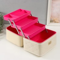 Шкатулка кожзам для косметики "Ромбы и цветы. Этажи" молочная 24,5х20,5х27 см Шкатулка кожзам для косметики "Ромбы и цветы. Этажи" молочная 24,5х20,5х27 см