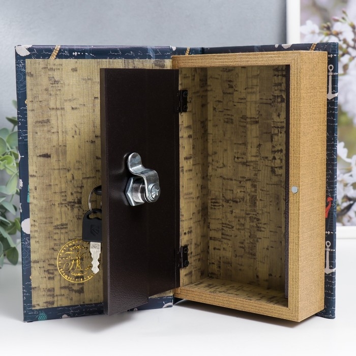 Сейф-книга дерево кожзам Сейф-книга дерево кожзам "Мельницы, штурвалы и якоря" 21х13х5 см