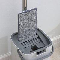 Швабра с отжимом и ведро Raccoon: ведро с отсеками, швабра плоская, 2 кармана, 32&times;12&times;142 см, дополнительная насадка из микрофибры