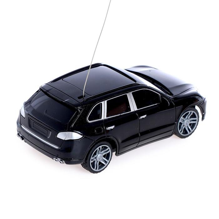 Машина на радиоуправлении, работает от батареек, цвет чёрный