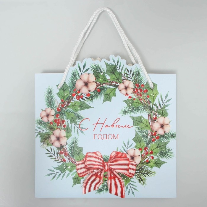 Пакет подарочный новогодний &laquo;Венок&raquo;, 25 х 26 х 10 см, Новый год