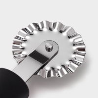 Нож для пиццы и теста Доляна &laquo;Чили&raquo;, 18,5 см, цвет чёрный