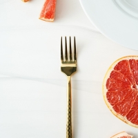 Вилка столовая из нержавеющей стали Magistro Kolos, длина 19,5 см, цвет золотой Вилка столовая из нержавеющей стали Magistro Kolos, длина 19,5 см, цвет золотой