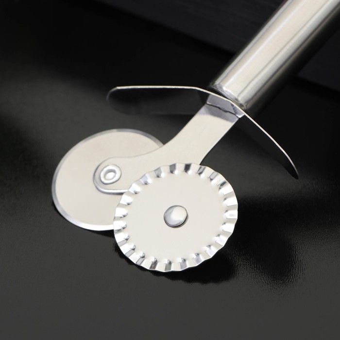 Нож для теста и пиццы Доляна &laquo;Металлик&raquo;, 2 лезвия, 18 см, цвет серебристый