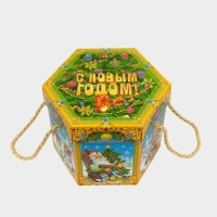 Новый год. Подарочная коробка новогодняя Шестигранник малый "Время сказок" с веревочными ручками, 210x210x185 мм. Новый год. Подарочная коробка новогодняя Шестигранник малый "Время сказок" с веревочными ручками, 210x210x185 мм.