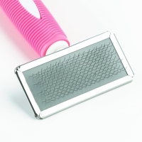 Пуходерка без капель с рифленой резиновой ручкой 9 х 15 см, бело-розовая Пуходерка без капель с рифленой резиновой ручкой 9 х 15 см, бело-розовая