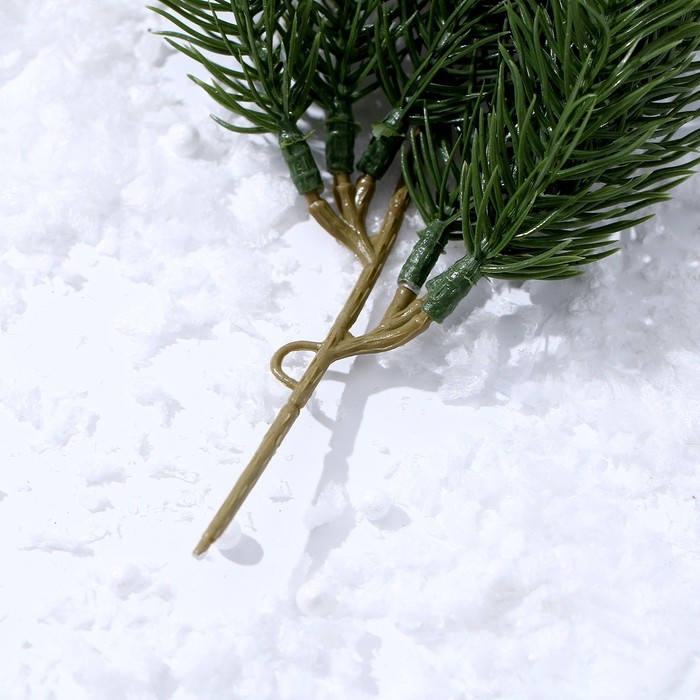 Декор &laquo;Ветвь молодой ели&raquo;