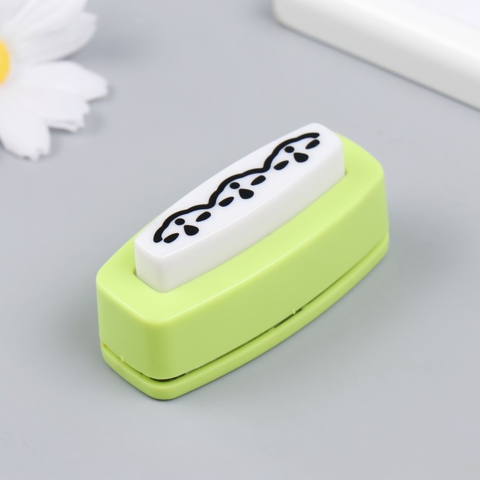 Фигурный дырокол края "Рукоделие" Узор №017 JF-829 6,8х3,0х3.2 см