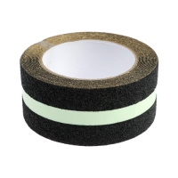 Лента клейкая ТУНДРА, противоскользящая, с фотолюминесцентной полосой, черная 50 мм х 5 м Лента клейкая ТУНДРА, противоскользящая, с фотолюминесцентной полосой, черная 50 мм х 5 м