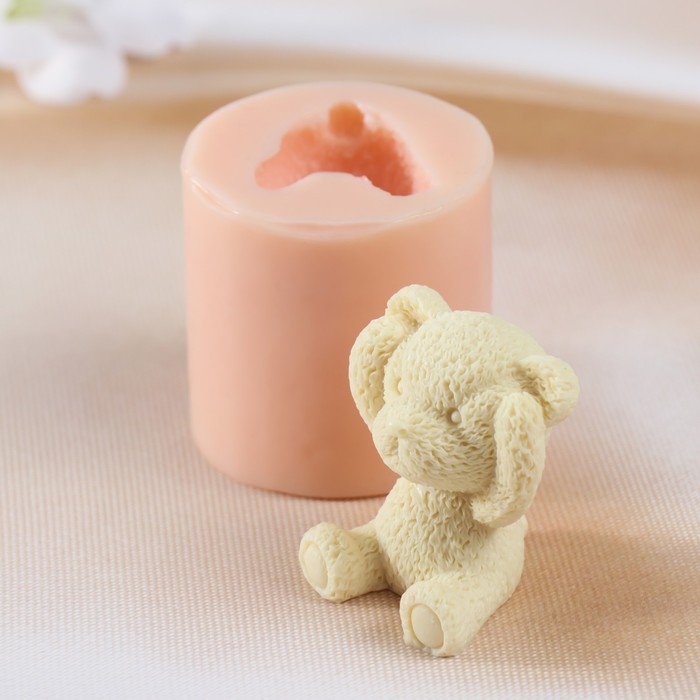 Молд силиконовый Молд силиконовый "Мишка руки у ушей" (издел. 4х3,5х4,5см)