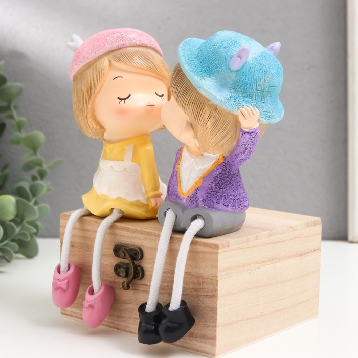 Сувенир полистоун Сувенир полистоун "Мальчик и девочка в шапочках с рожками" дл. ножки, набор 2 шт 6х7х17 см