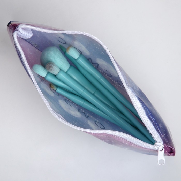 Косметичка-пенал PVC на молнии &laquo;Космос внутри тебя&raquo;